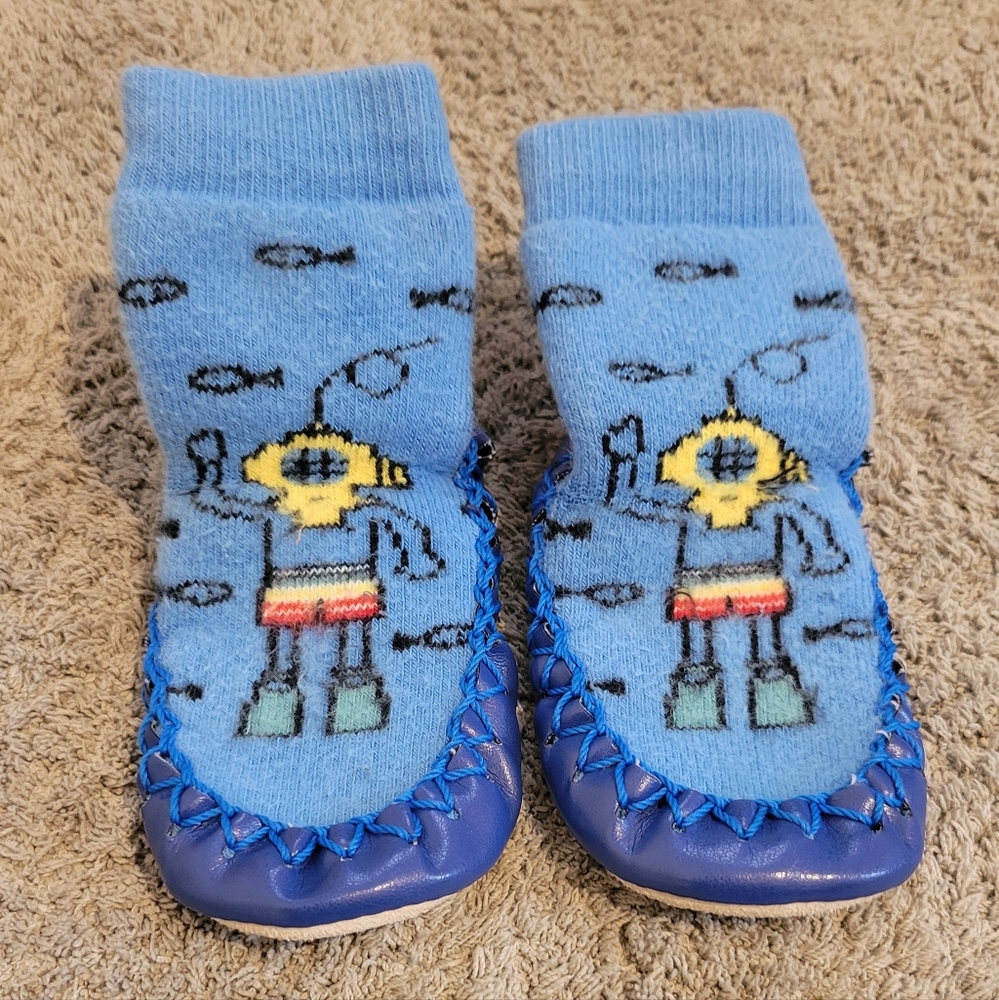 Moccasin baby shoes